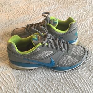 Nike Training Air Prosper Sneakers (Size 7)